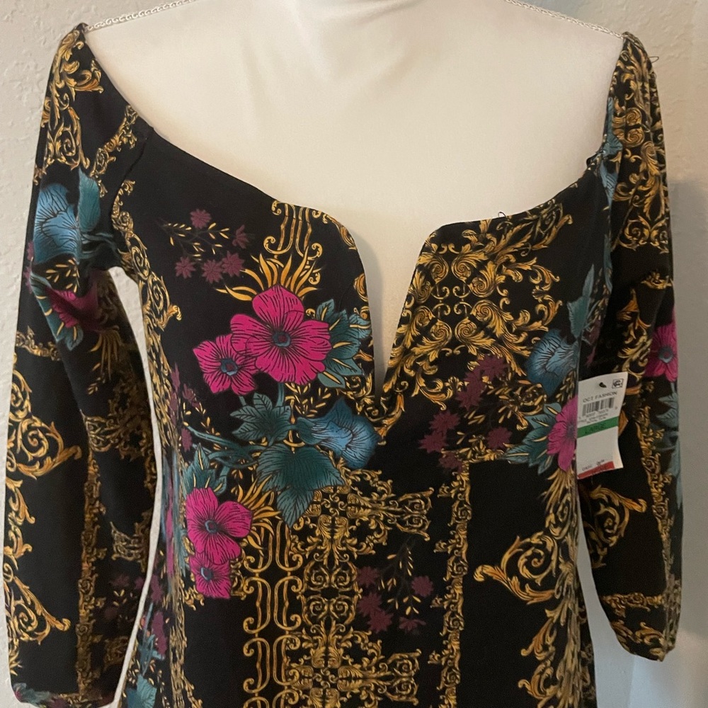 New Thalia Soda scoop V neck blouse